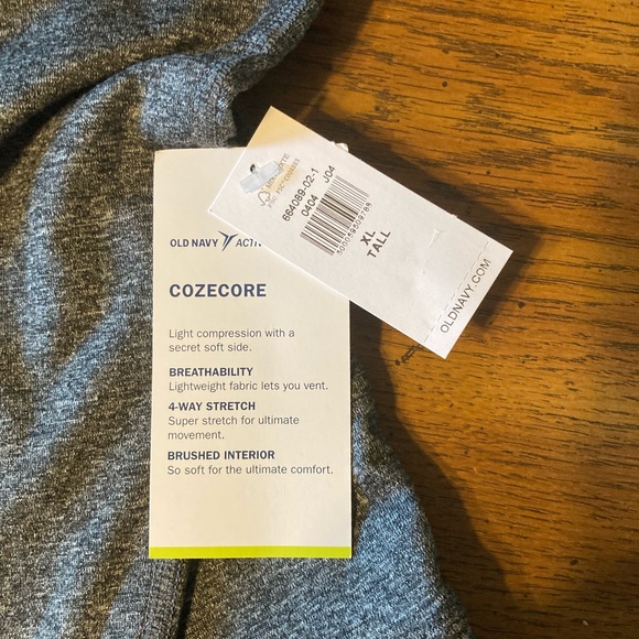 Old Navy Women’s Top - Picture 2 of 5